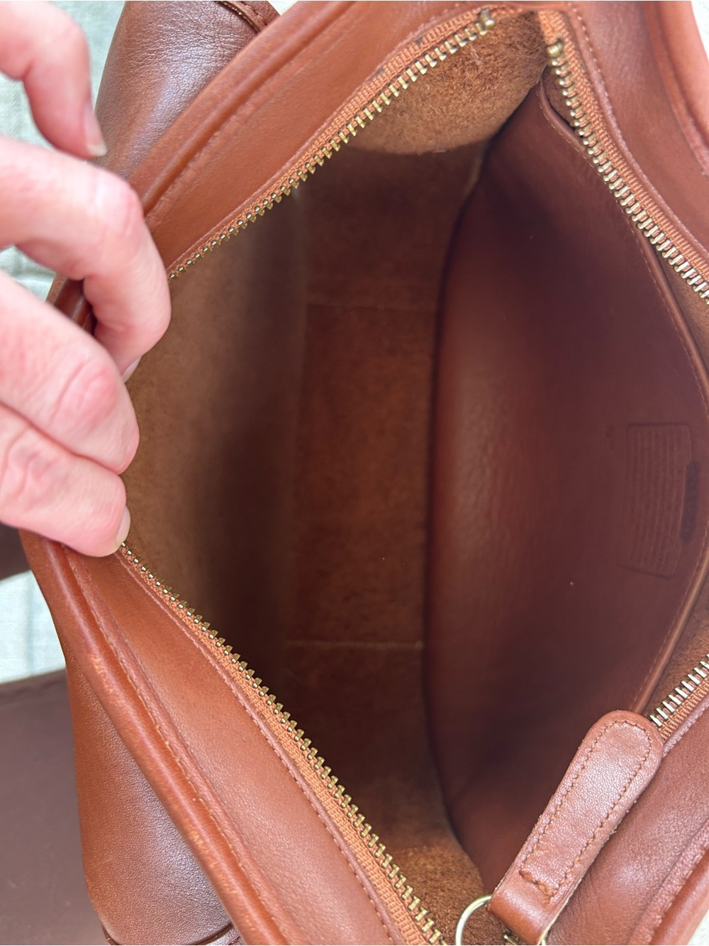 EUC Vintage Coach Taft British Tan - Picture 3 of 16